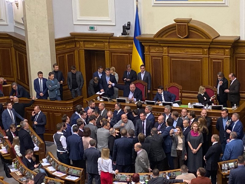 Вадим Рабинович блокує трибуну Верховної Ради (Фото: НВ / Христина Бердинських)