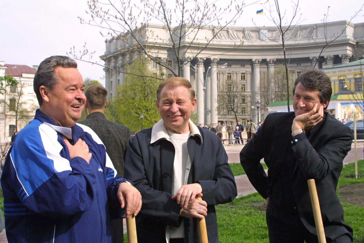 Квітень 2001 року. Спікер ВР Іван Плющ (ліворуч), президент Леонід Кучма (в центрі) і прем'єр Віктор Ющенко (праворуч) (Фото: УНІАН)