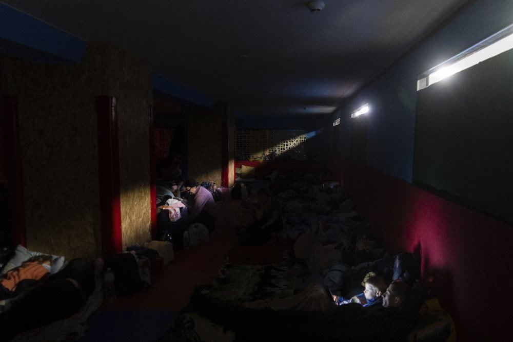 Ukrainians are hiding in a bomb shelter in Mariupol, a city Russia has been destroying for more than two weeks (Фото: Mariupol City Council/Telegram)