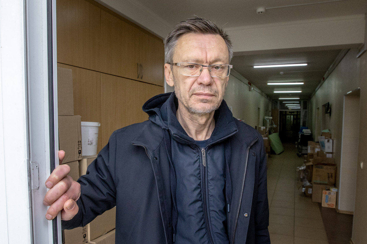 Лікар Ігор Чебишев каже, що з наступного тижня у Бородянці запрацює стаціонар (Фото: НВ / Олександр Медведєв)