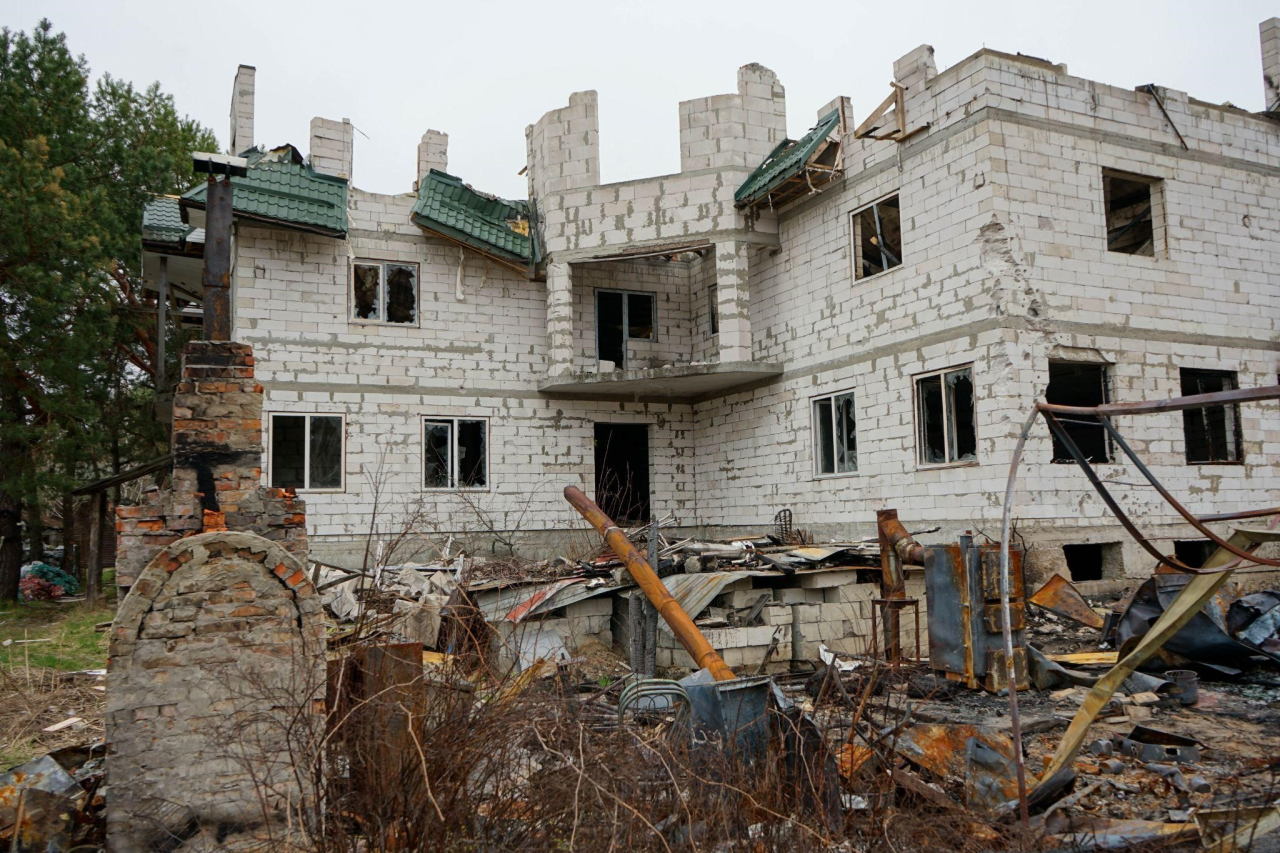 Destroyed building in Zalissya (Фото: Anthony Bartaway/NV)