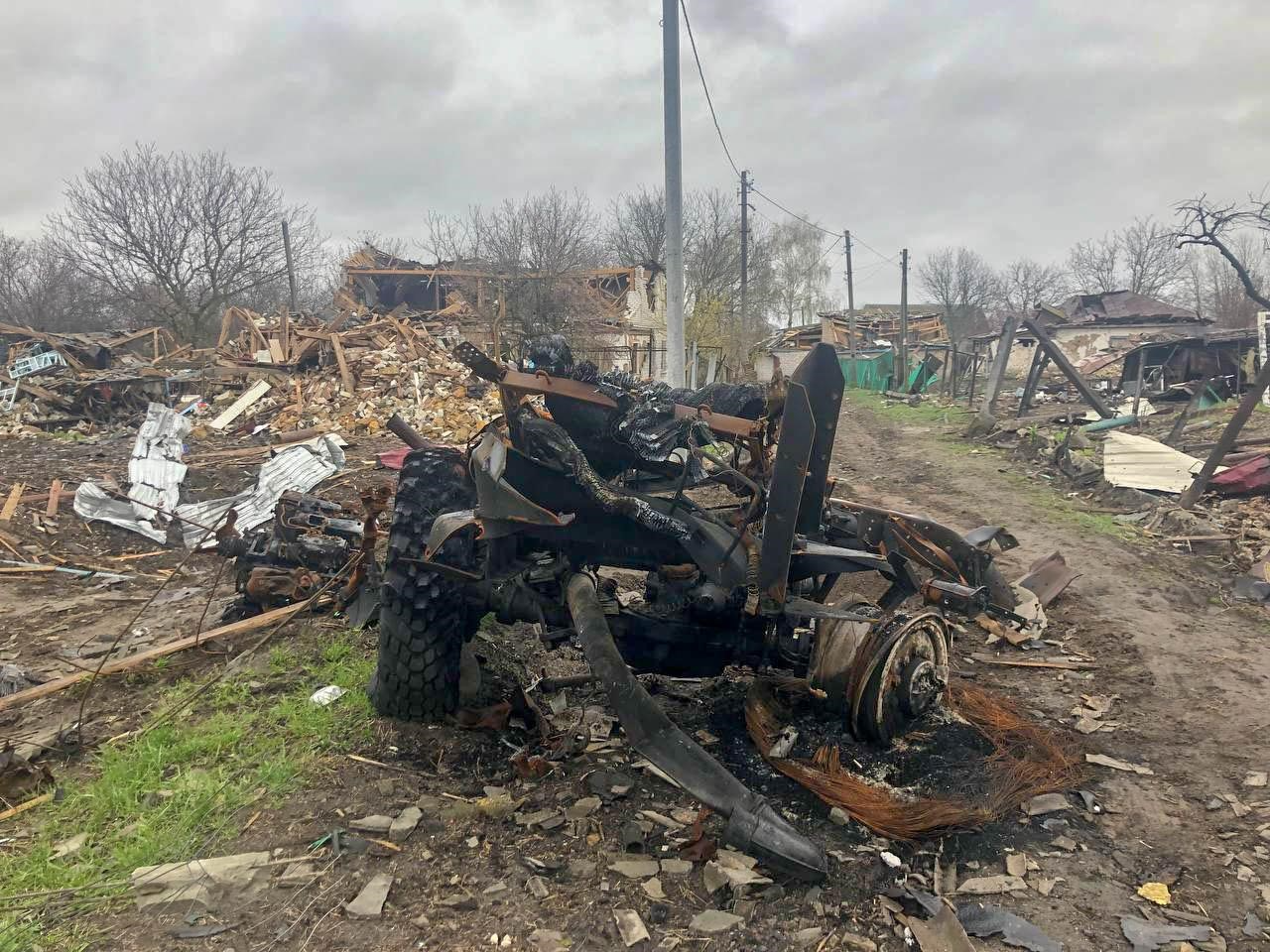 Destroyed Russian artillery in Svityl’nya (Фото: Anthony Bartaway/NV)
