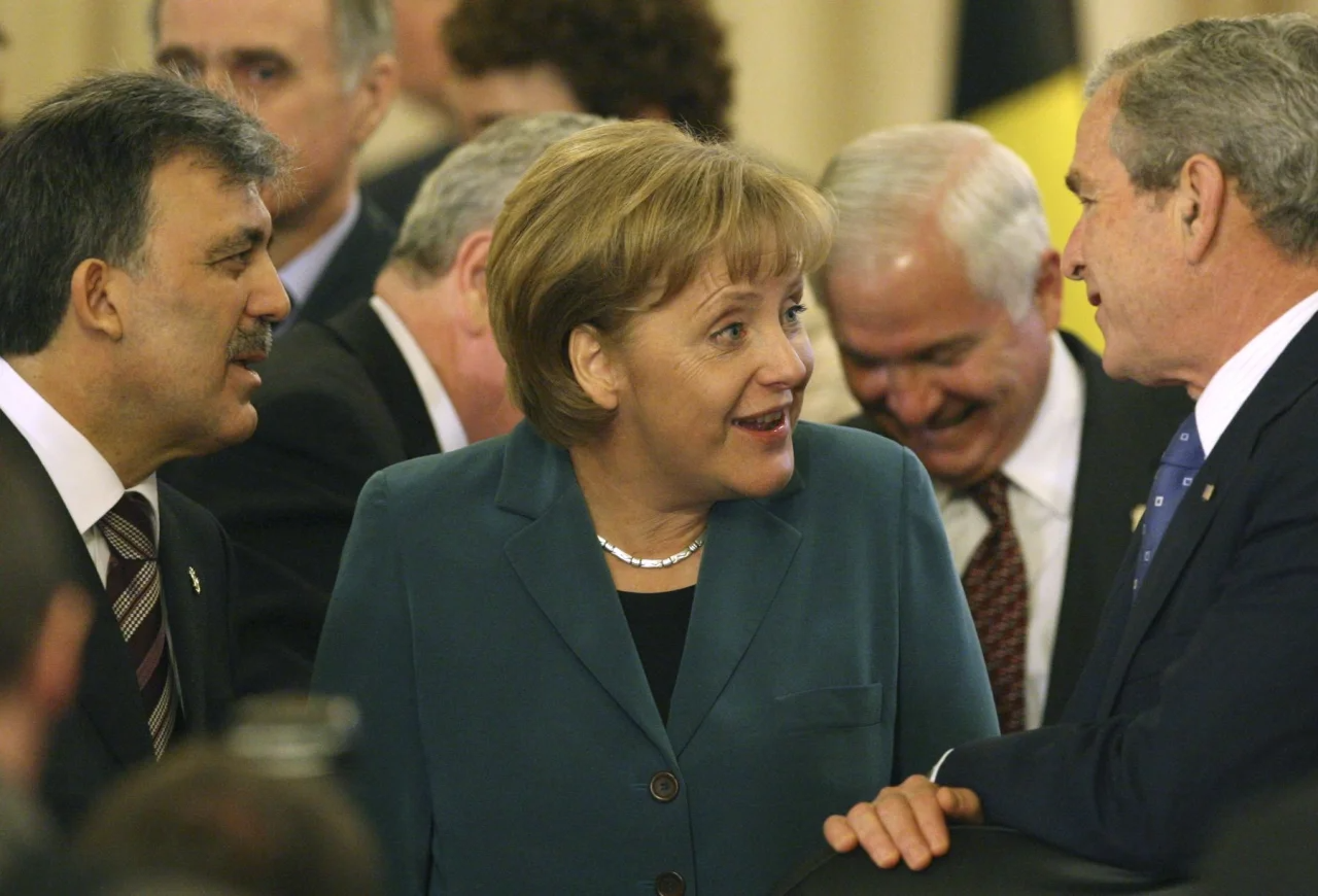 Chancellor Angela Merkel (center) at NATO's Bucharest Summit in 2008 virtually halted Ukraine's accession to the Alliance (Фото: REUTERS/Oleg Popov)