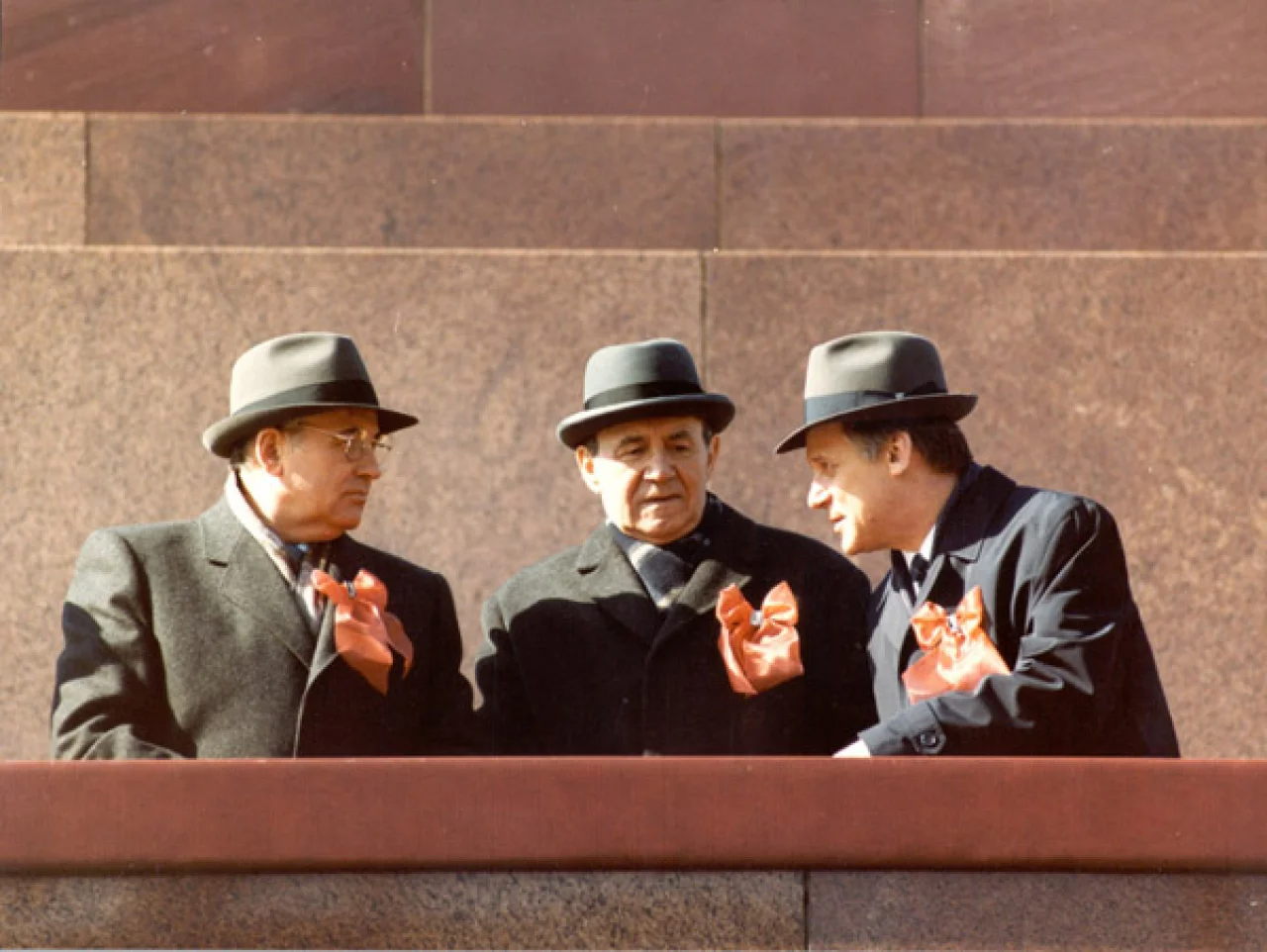 Gorbachev, Gromyko and Prime Minister Mykola Ryzhkov on the podium of the Mausoleum, 1988 (Фото: Gorbachev Foundation)