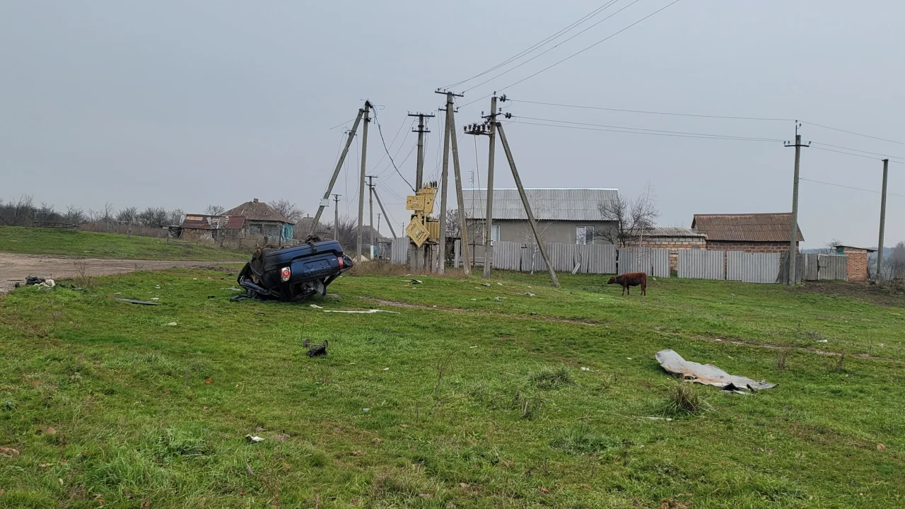 A local resident was blown up by a mine, deciding to shorten the road and drive directly (Фото: NV)