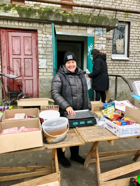 Saleswoman Oleksandra remains optimistic and stays in Lyman for the winter (Фото: NV)
