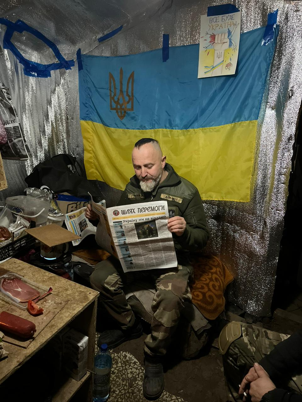 Українській військові на передовій добре обладнують свої бліндажі підлогою та спальними місцями, розповідає боєць Юрій Сиротюк (Фото: надано НВ героєм статті)
