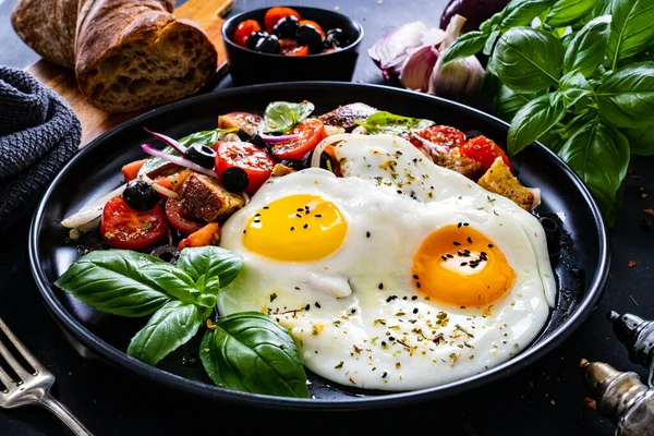 Найсмачніша яєчня готується на слабкому вогні (Фото: gbh007/depositphotos)