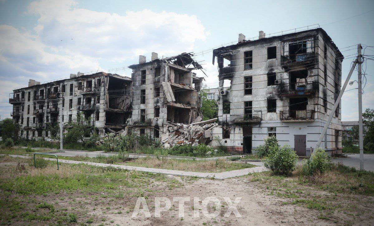 Residential building in Rubizhne, June 2023 (Фото: https://t.me/rubegnoee)