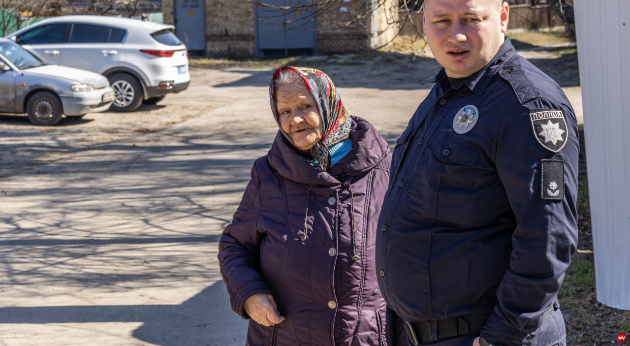Власниця гаража, у якому було скоєне убивство, місцева жителька Меланія Федорівна (Фото: Олександр Медведєв, NV)