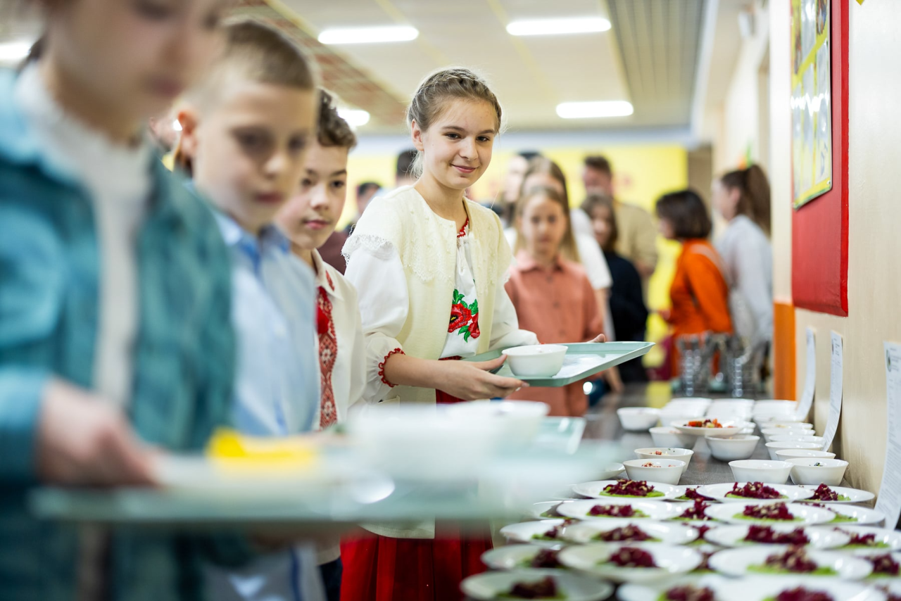 Родителям советуют сначала поговорить с детьми, которые жалуются на плохое питание, и проинспектировать школьные столовые самостоятельно (Фото: Reuters)