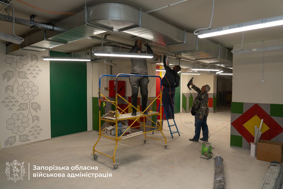 Для того чтобы обезопасить детей во время учебного процесса, в прифронтовых городах Украины будут подземные школы (Фото: Запорожская ОВА)