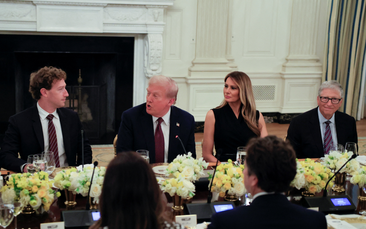 Президент США Дональд Трамп, перша леді Меланія Трамп, генеральний директор Meta Марк Цукерберг та співзасновник Microsoft Білл Гейтс (Фото: REUTERS/Brian Snyder)