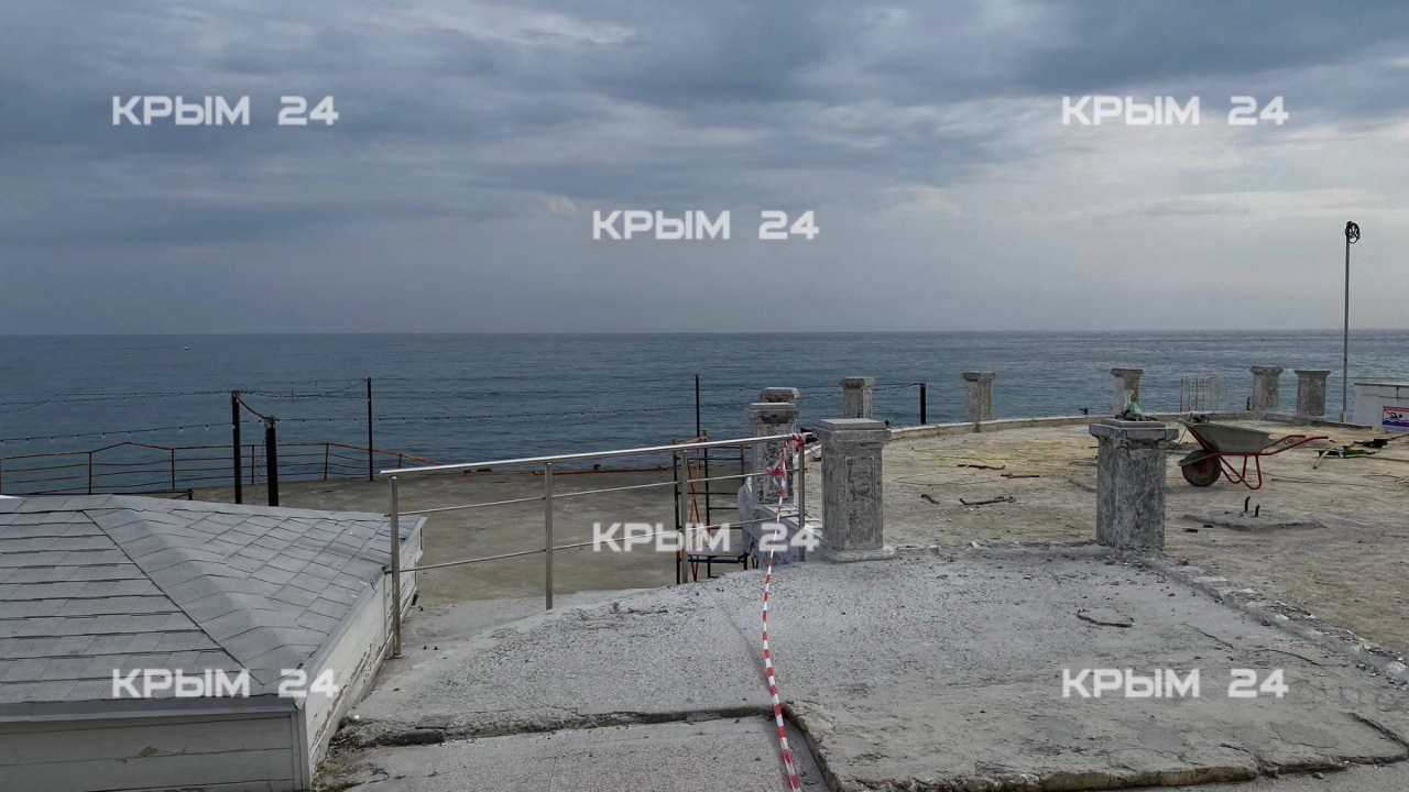 Так виглядає набережна Алушти після руйнування ротонди (Фото: Крым 24)