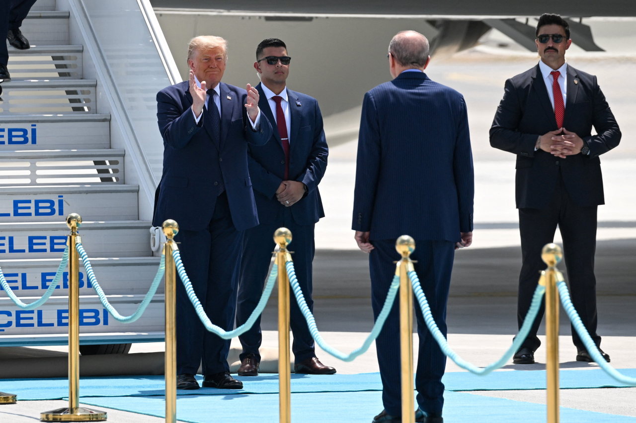 Прибуття Дональда Трампа на саміт НАТО в Туреччині (Фото: Abdullah Guclu/Pool via REUTERS)