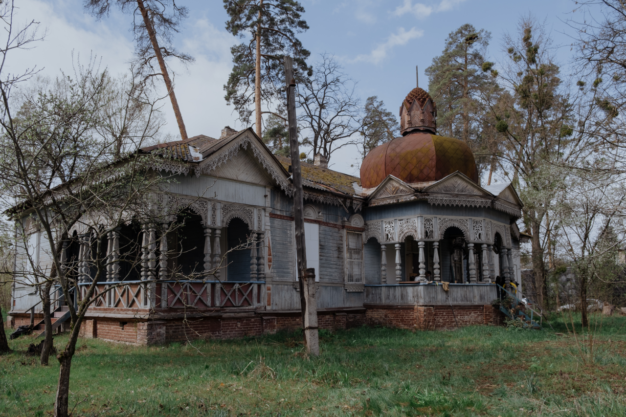 Одна из локаций резиденции — дача Ефремова в Пуще-Водице (Фото: Олеся Саенко)