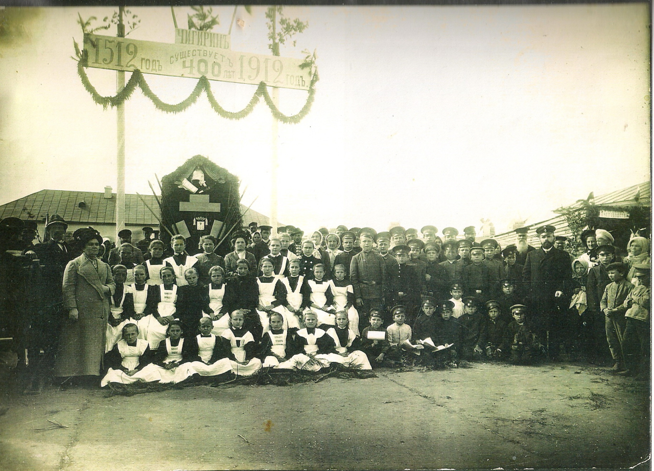 Чигиринські гімназисти і гімназистки, 1912 рік (Фото: з колекції Олександра Солодаря)