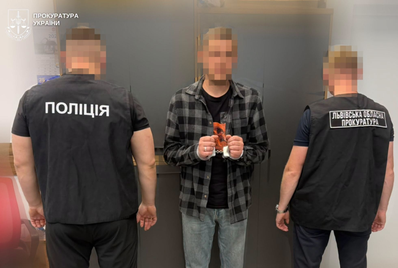 Затриманий львів'янин (Фото: Львівська обласна прокуратура/Facebook)