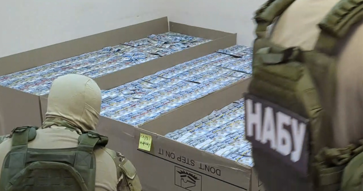 Cash seized during the NABU raid on the offices of former Defence Procurement Agency head Arsen Zhumadilov (Photo: NABU)